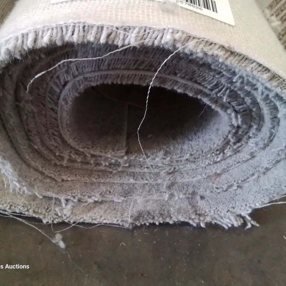 ROLL OF QUALITY LINGDALE ELITE AYSGARTH CARPET APPROXIMATELY 4M × 3.52M