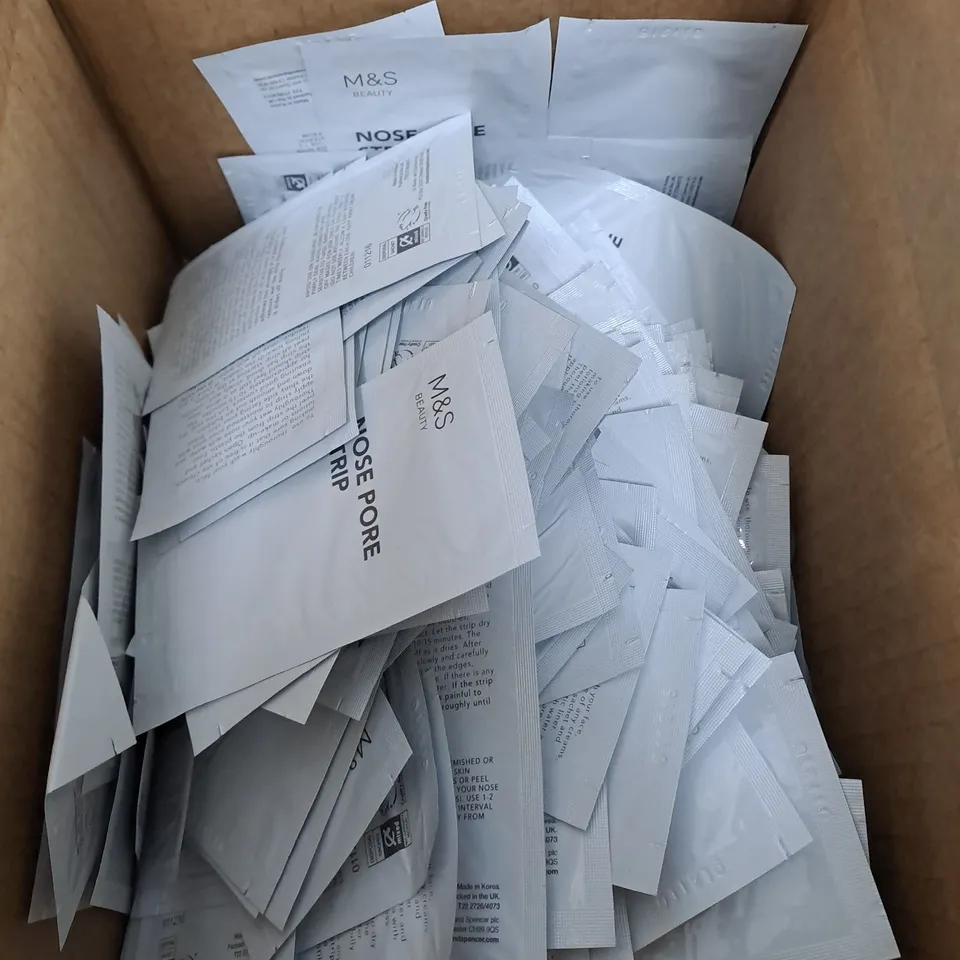 BOX OF APPROXIMATELY 400 M&S NOSE PORE STRIPS