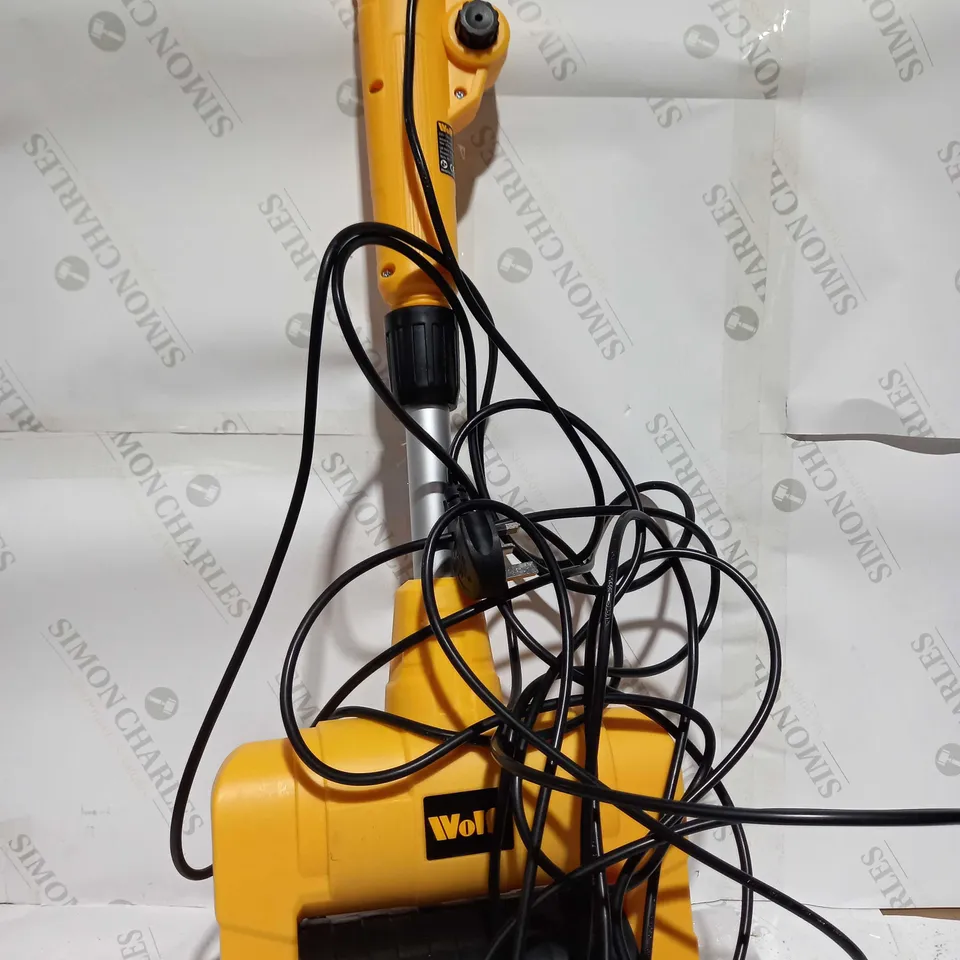 WOLF 2 IN 1 MULTI FUNCTION GARDEN AND YARD BRUSH