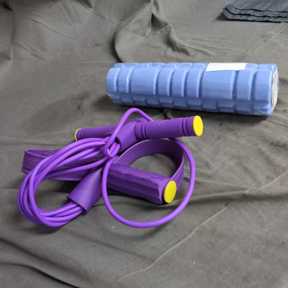 ASSORTED SPORTS & FITNESS ACCESSORIES: PURPLE SKIPPING ROPE AND BLUE FOAM ROLLER (VERIFY MODEL) BOX OF HOUSE HOLD ASSORTED GOODS.