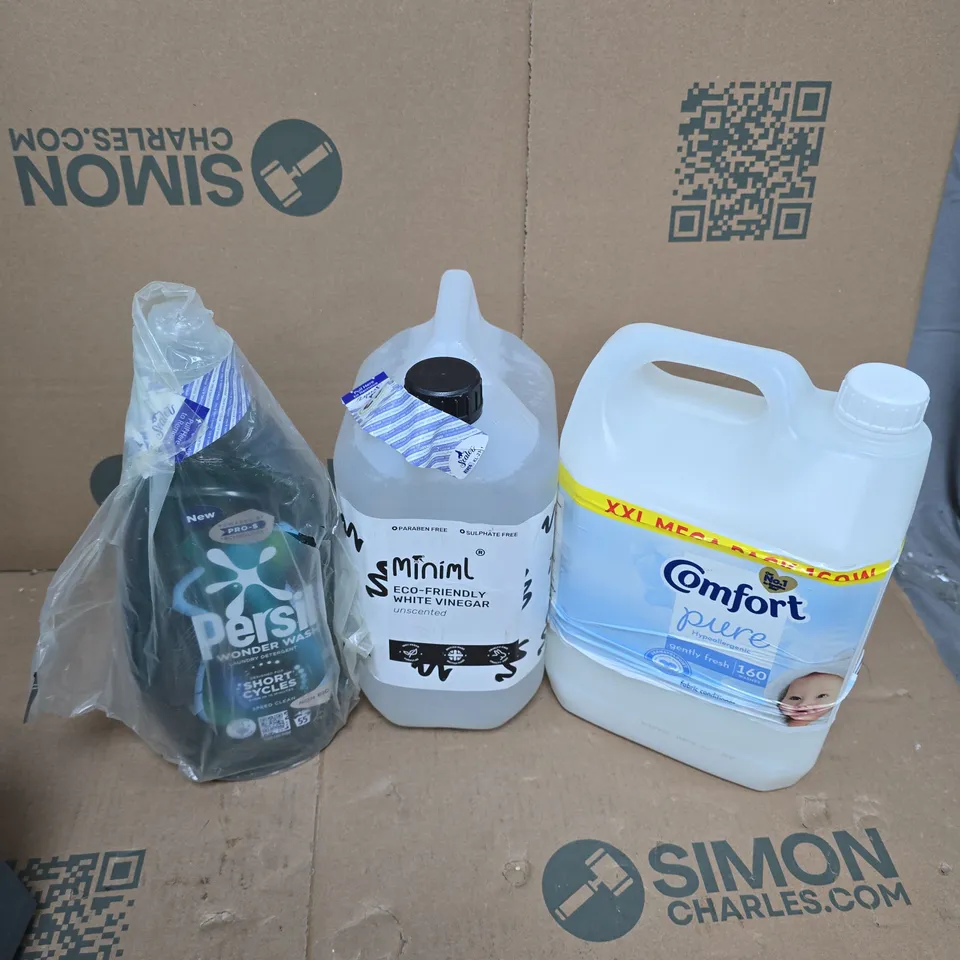 APPROXIMATELY 4 ASSORTED HOUSEHOLD LIQUID PRODUCTS TO INCLUDE COMFORT PURE, MINIML WHITE VINEGAR, PERSIL WONDER WASH, ETC