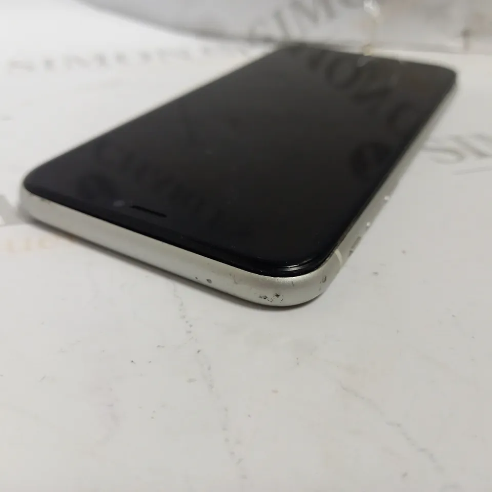 APPLE IPHONE XR - WHITE