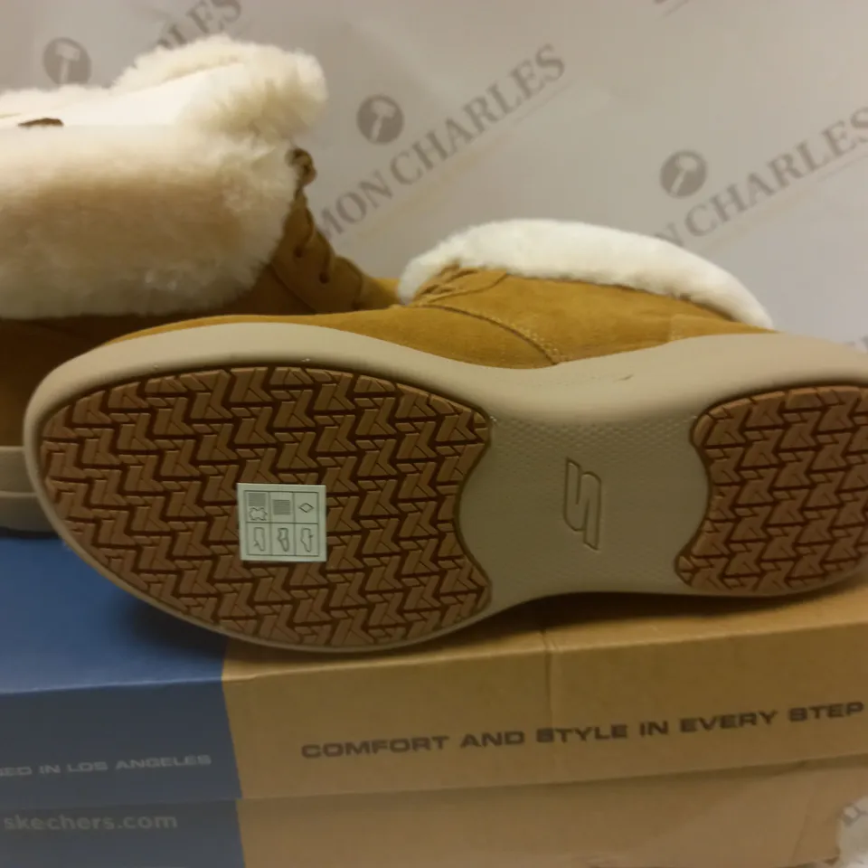 BOXED SKETCHERS PERFOMANCE CHESNUT - SIZE 6