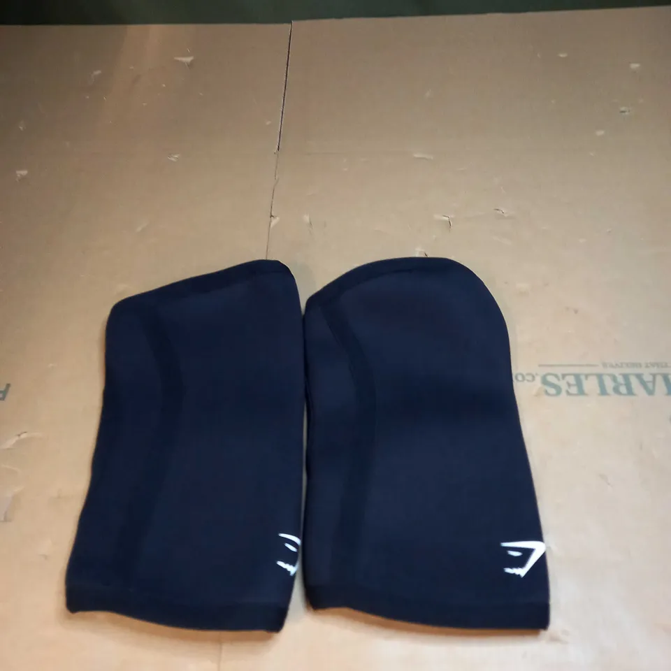 GYMSHARK FOAM KNEE SLEEVES SIZE L
