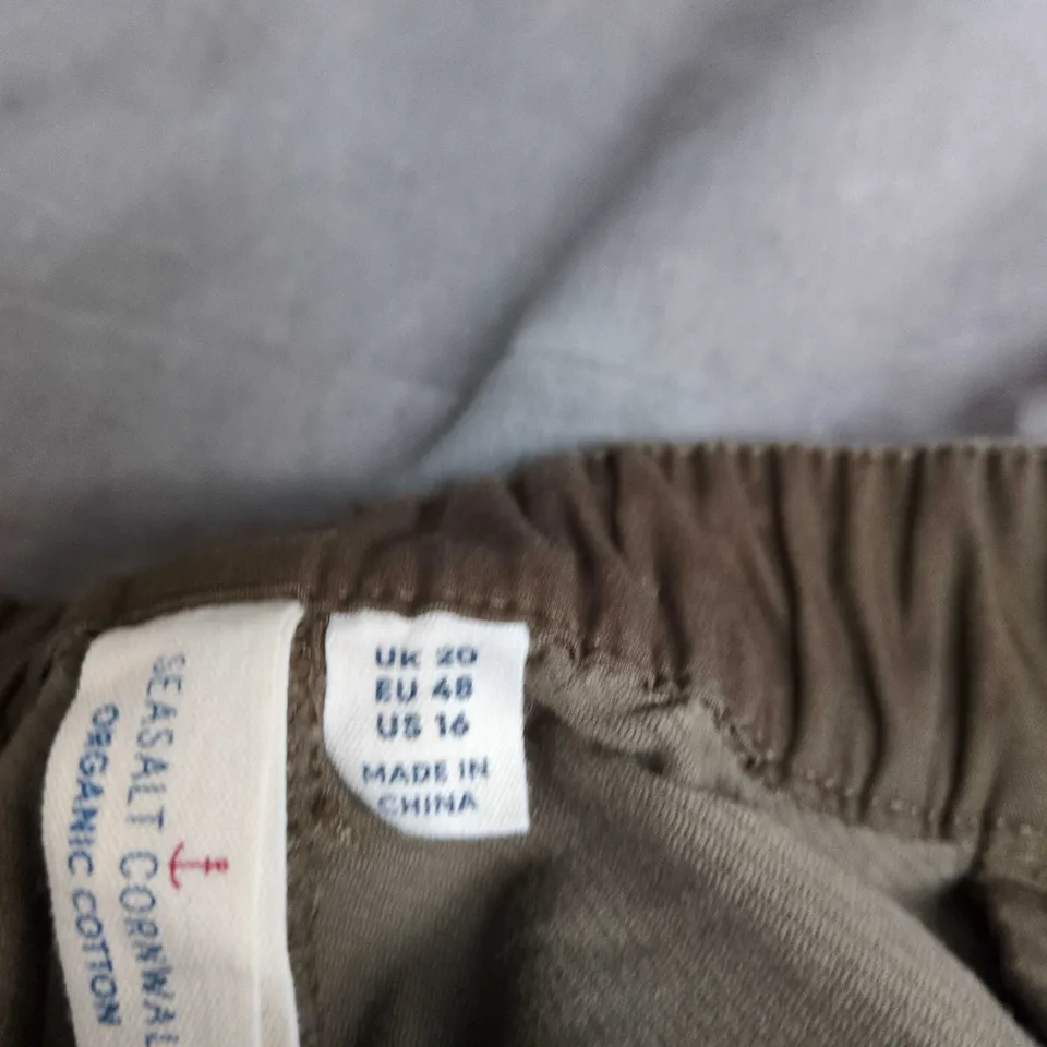 SEASALT CORNWALL ORGANIC COTTON TROUSERS – UK 20 – OLIVE