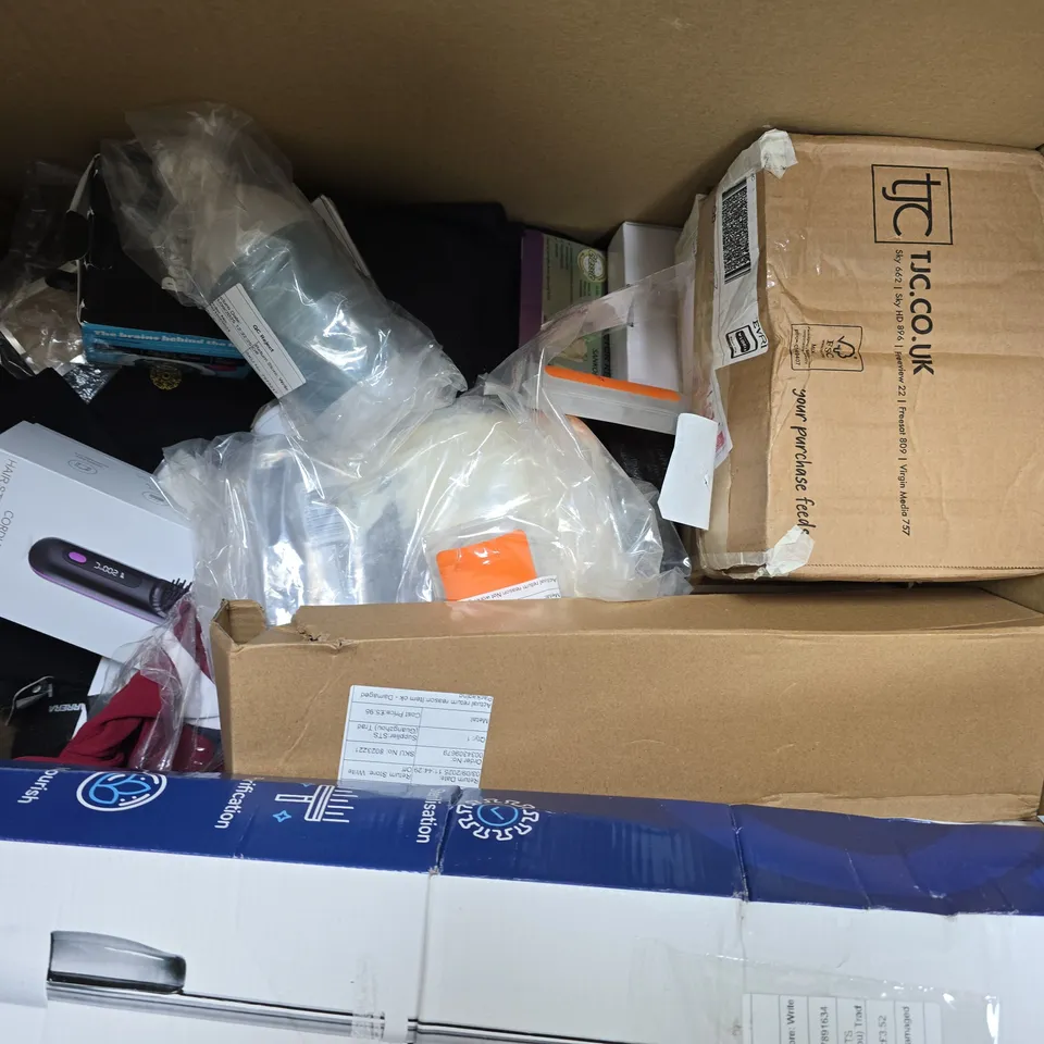 BOX OF APPROXIMATELY 10 ASSORTED HOUSEHOLD ITEMS TO INCLUDE CLEANING MOP, DECORATIVE TREE, ETC - COLLECTION ONLY