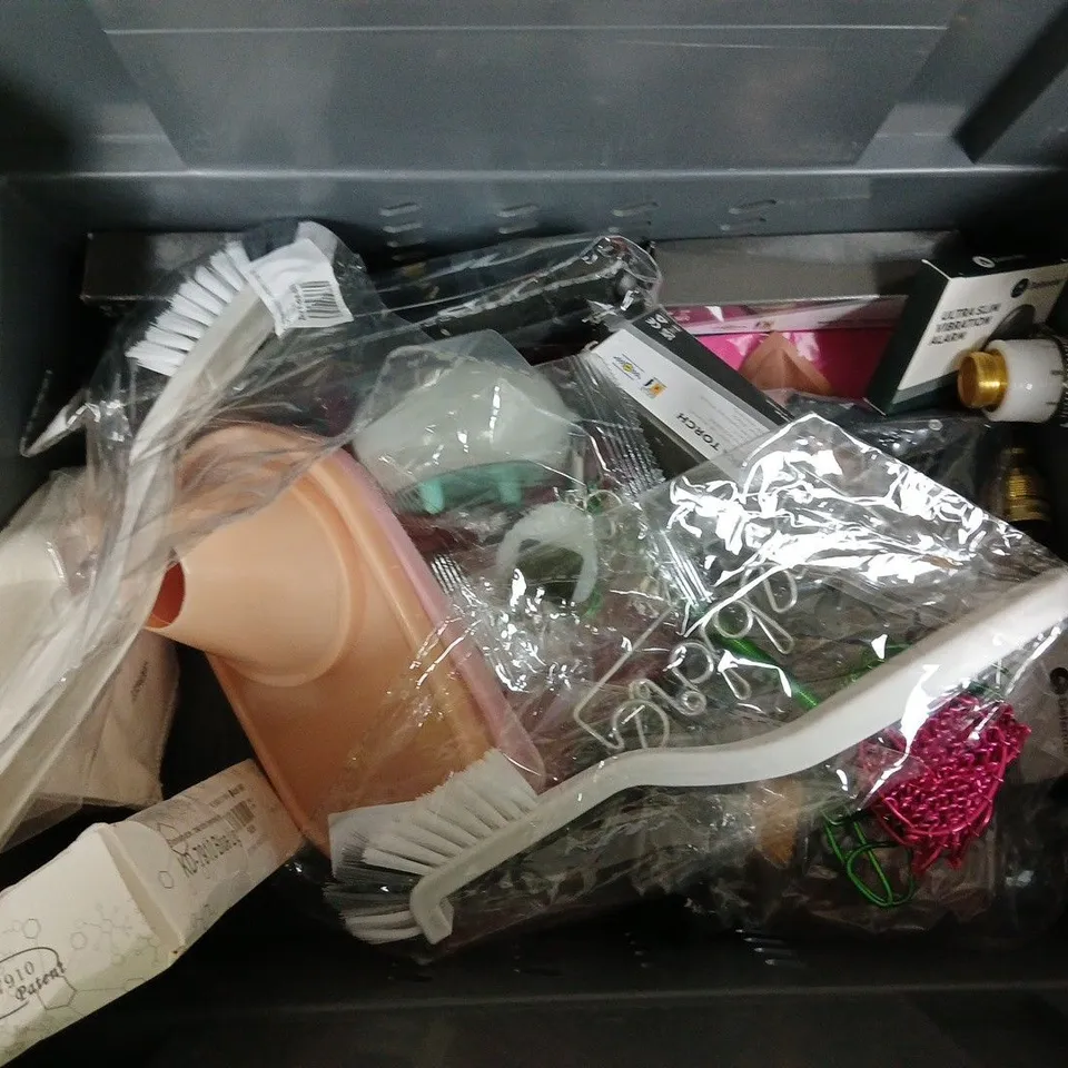 ASSORTED ELECTRONICS, STATIONERY AND HOUSEHOLD ITEMS – MIXED LOT APPROXIMATELY 15 ITEMS
