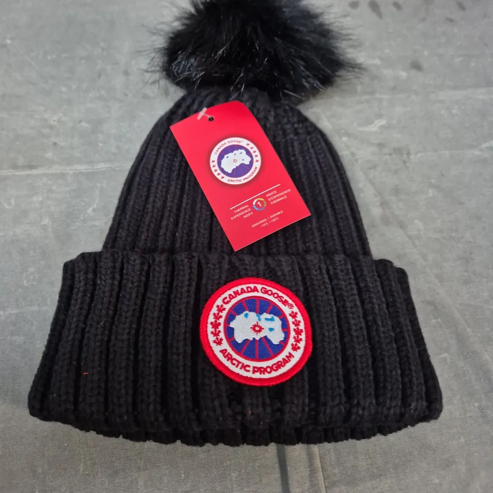 CANADA GOOSE BEANIE – BLACK 