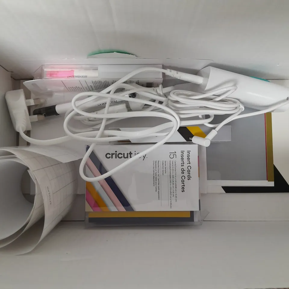 BOXED CRICUT JOY GIFT BUNDLE  RRP £179.99