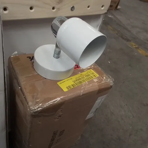 BENTOn WHITE/CHROME SPOTLIGHT