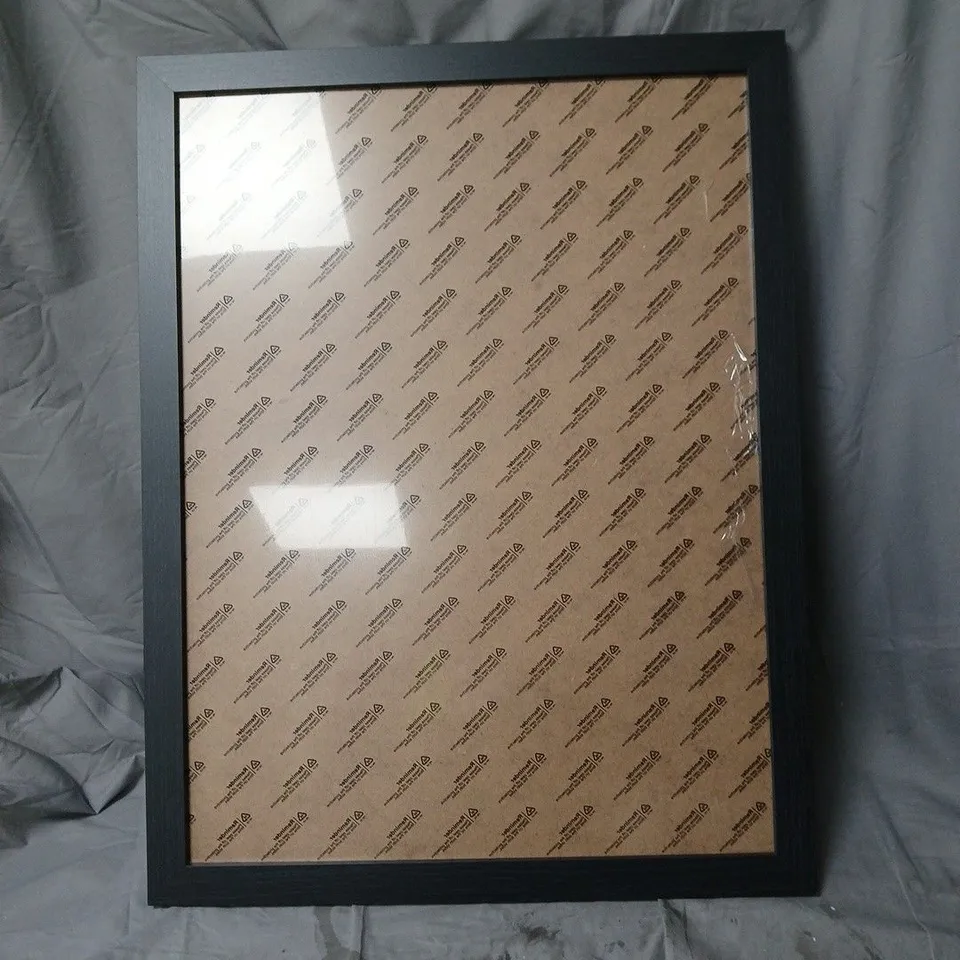 BLACK FRAME 50 X 65CM