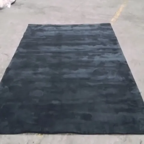 QUALITY DESIGNER AREA RUG - APPROXIMATELY 230X160