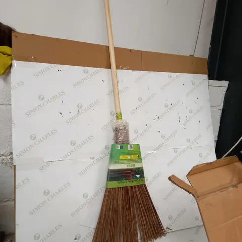 THE ORIGINAL GARDEN BROOM [COLLECTION ONLY]