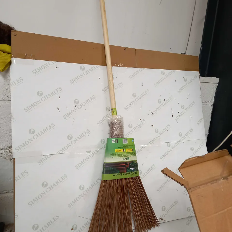 THE ORIGINAL GARDEN BROOM [COLLECTION ONLY]