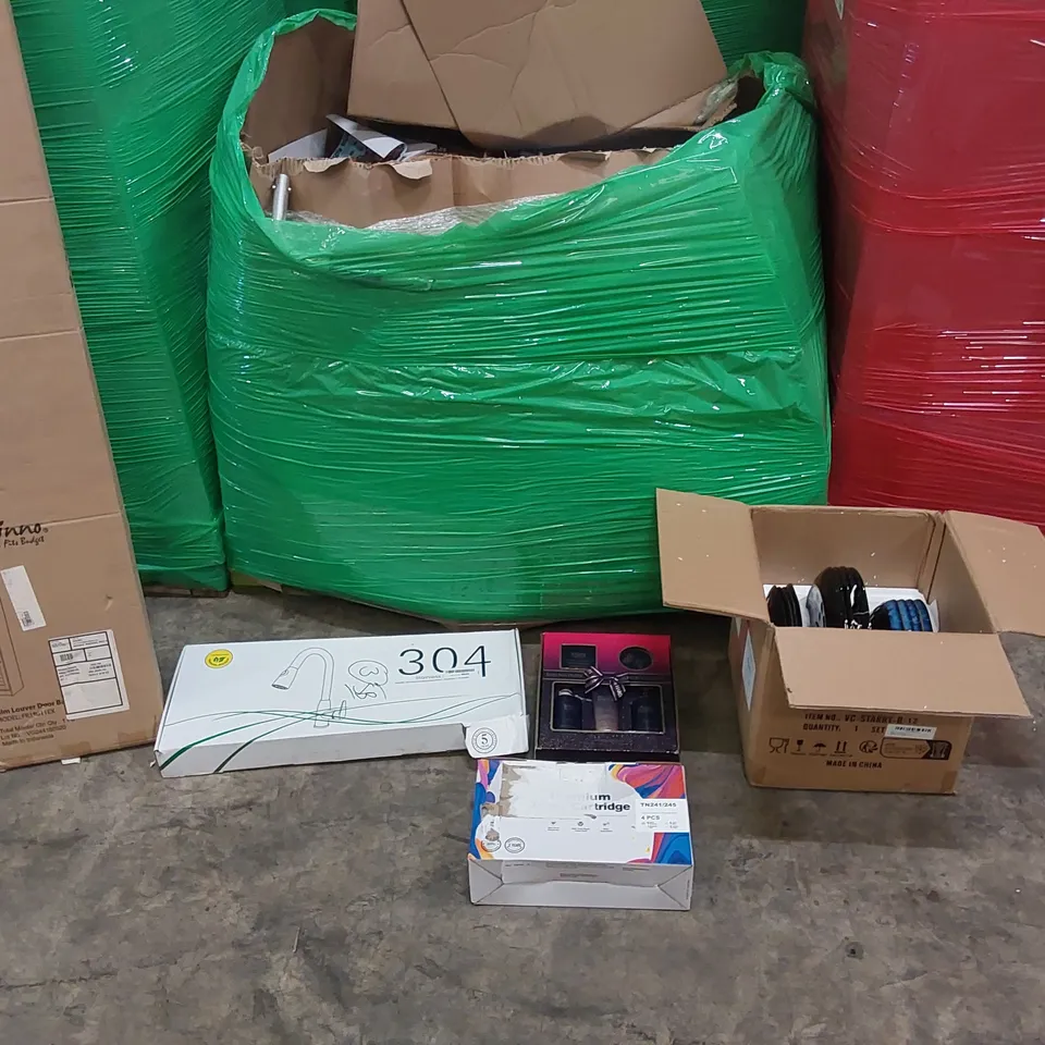 PALLET OF ASSORTED CONSUMER PRODUCTS TO INCLUDE: WALL MOUNTED CABINET, STAINLESS STEEL FAUCET, TONER CARTRIDGE, VANCASSO DINNERWARE SET, BAYLIS & HARDING GIFT SET ECT