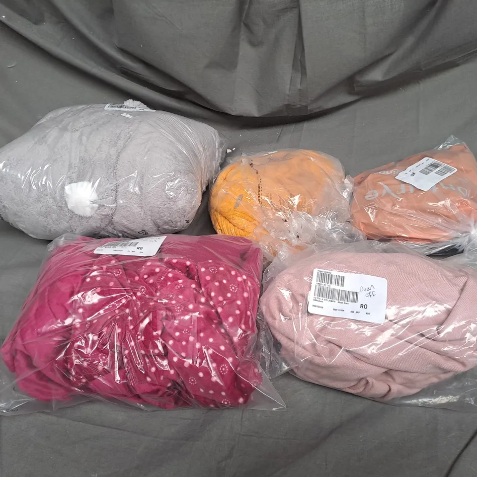 BOX OF ASSORTED CLOTHING ITEMS TOO INCLUDE COATS , TOPS, AND TROUSERS   ETC. 