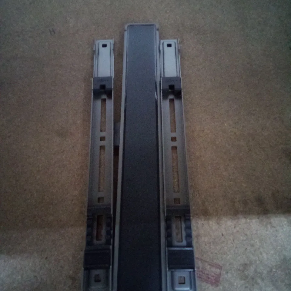 VOGEL'S FIXED WALL MOUNT 32-77INCH