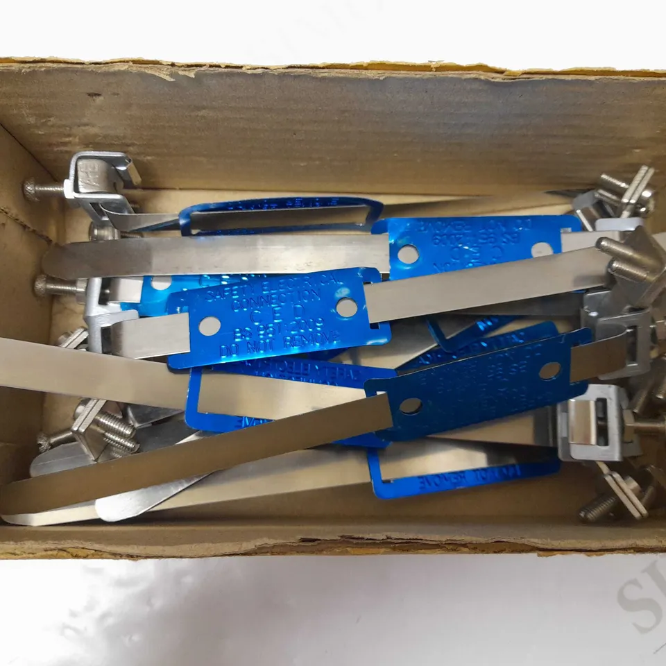 BOX OF APPROX 10 EARTH CLAMPS - 12-32MM 