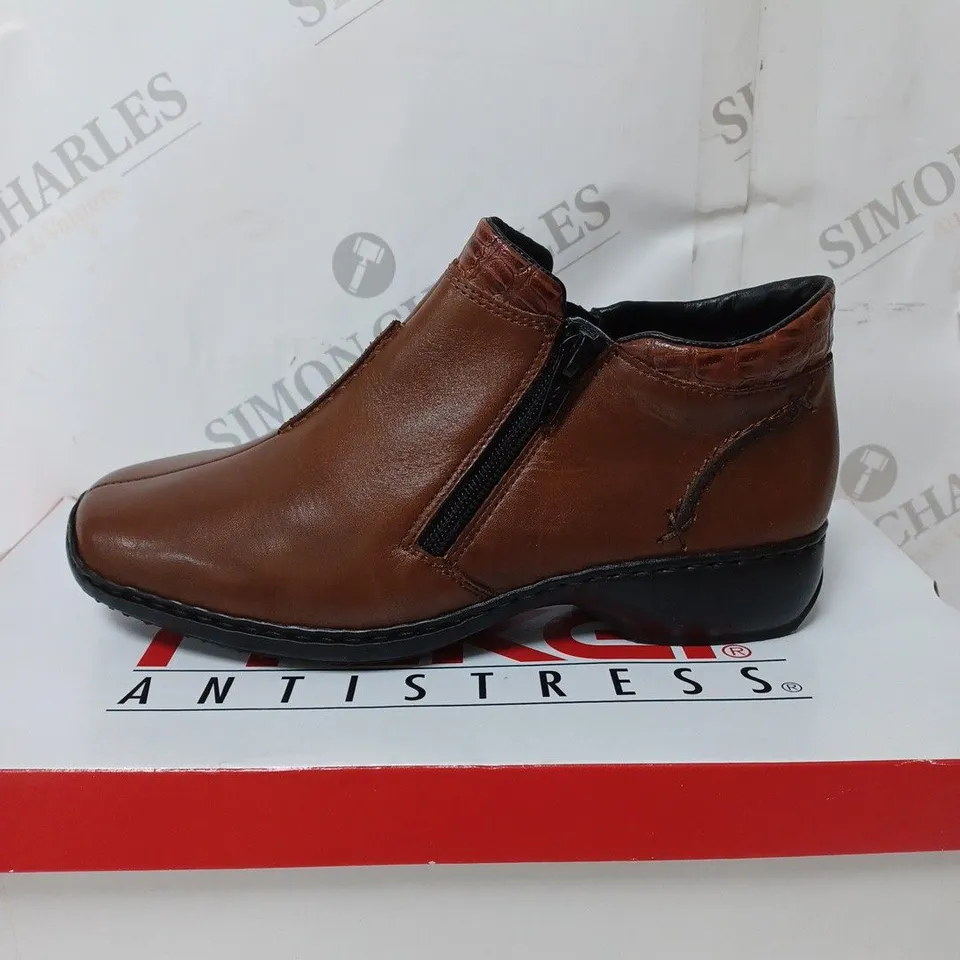 BOXED RIEKER LEATHER STITCH ROUND TOE BOOTS, TAN - SIZE 4