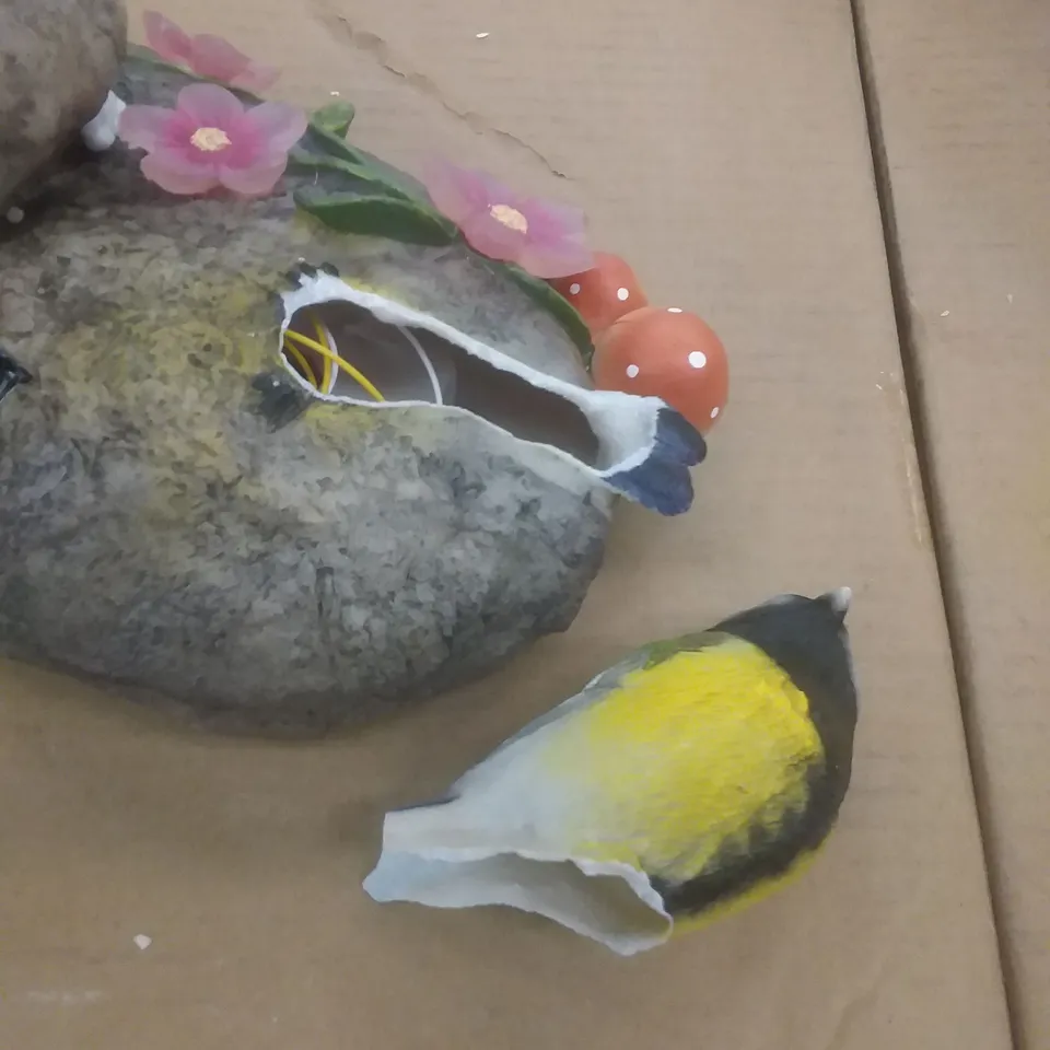BOXED 3 BIRDS FIGURE WITH SOLAR LIGHT 