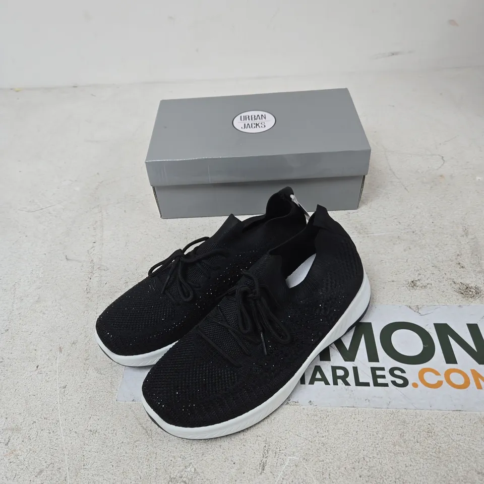 URBAN JACKS CALYPSO BLACK KNIT TRAINERS, UK SIZE 8