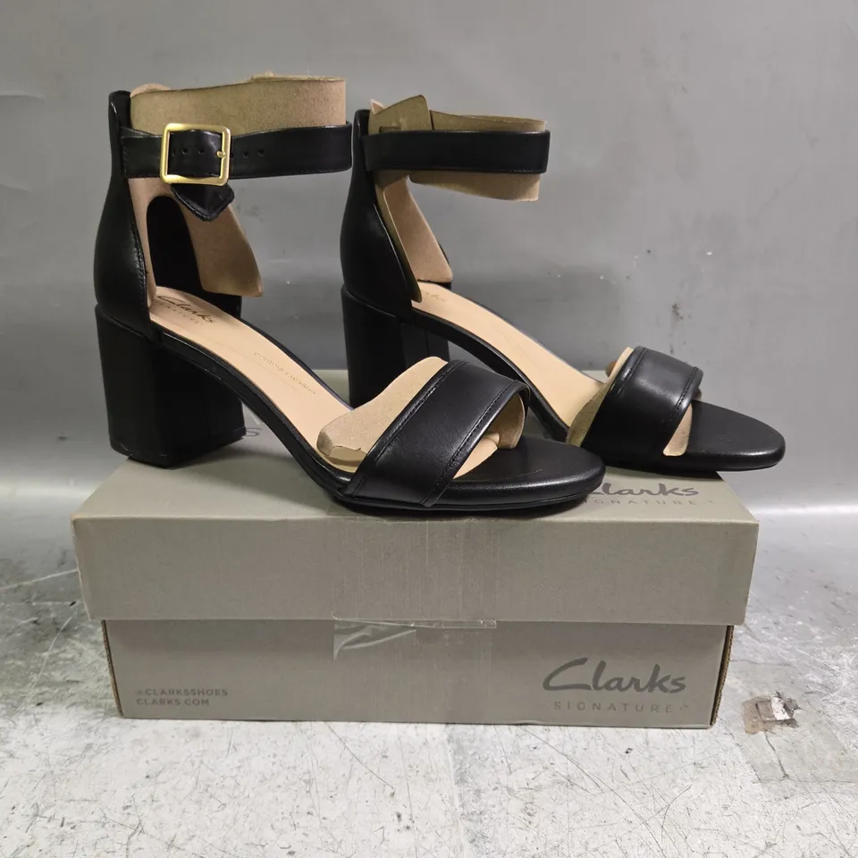 BOXED PAIR OF CLARKS OPEN TOE BLOCK HEEL SHOES IN BLACK SIZE 6