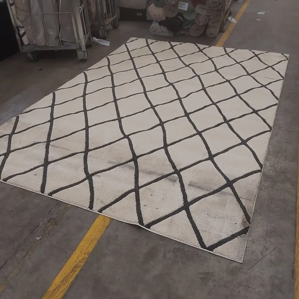 QUALITY DESIGNER AREA RUG - APPROXIMATELY 340 x 235cm