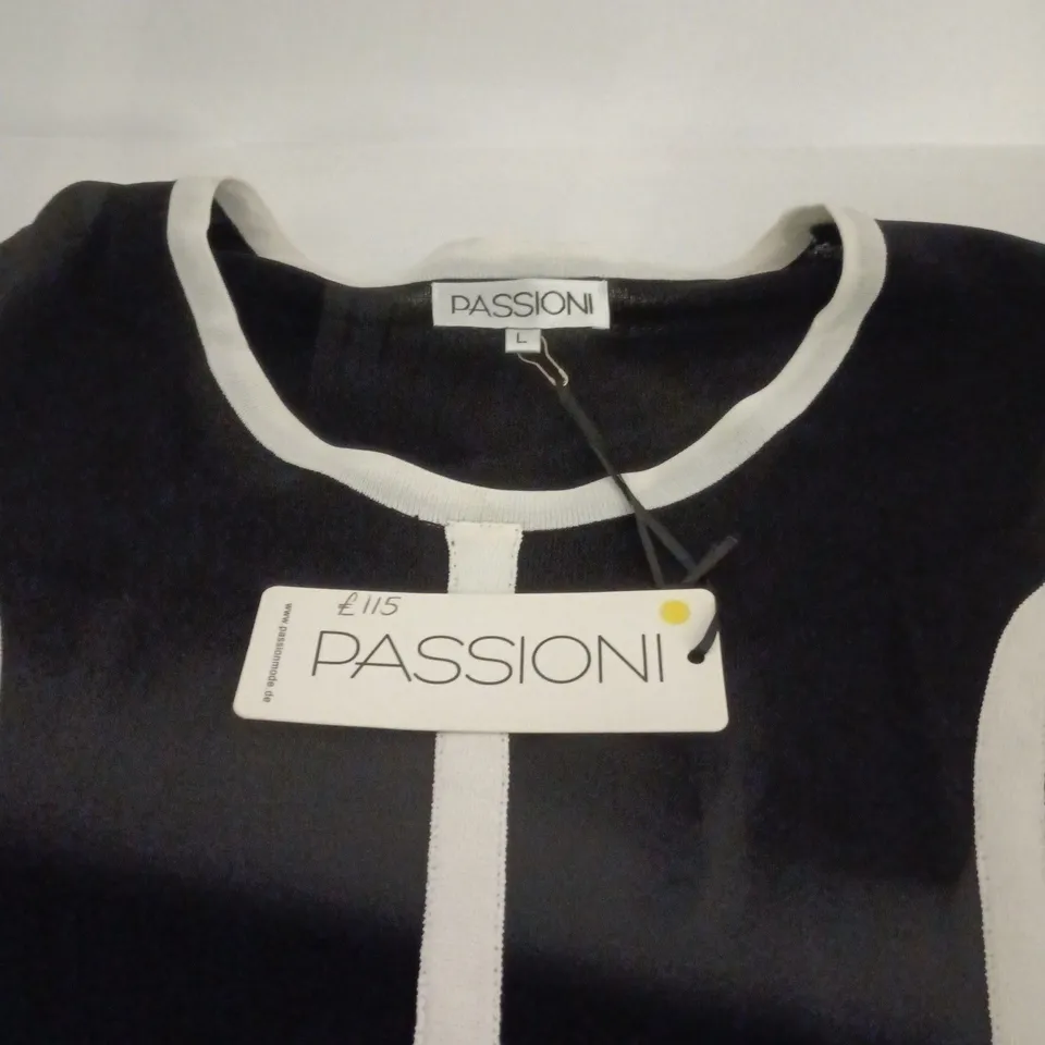 PASSIONI BLACK AND WHITE SLEEVELESS DRESS LARGE TAGGED