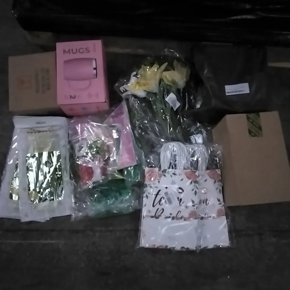PALLET OF ASSORTED ITEMS INCLUDING FINEDINE MUG, FOIL FRINGE CURTAIN, 2022 FAMILY CALENDER, OLDI CARD, ARTIFICAL FLOWERS, SEED TRAYS