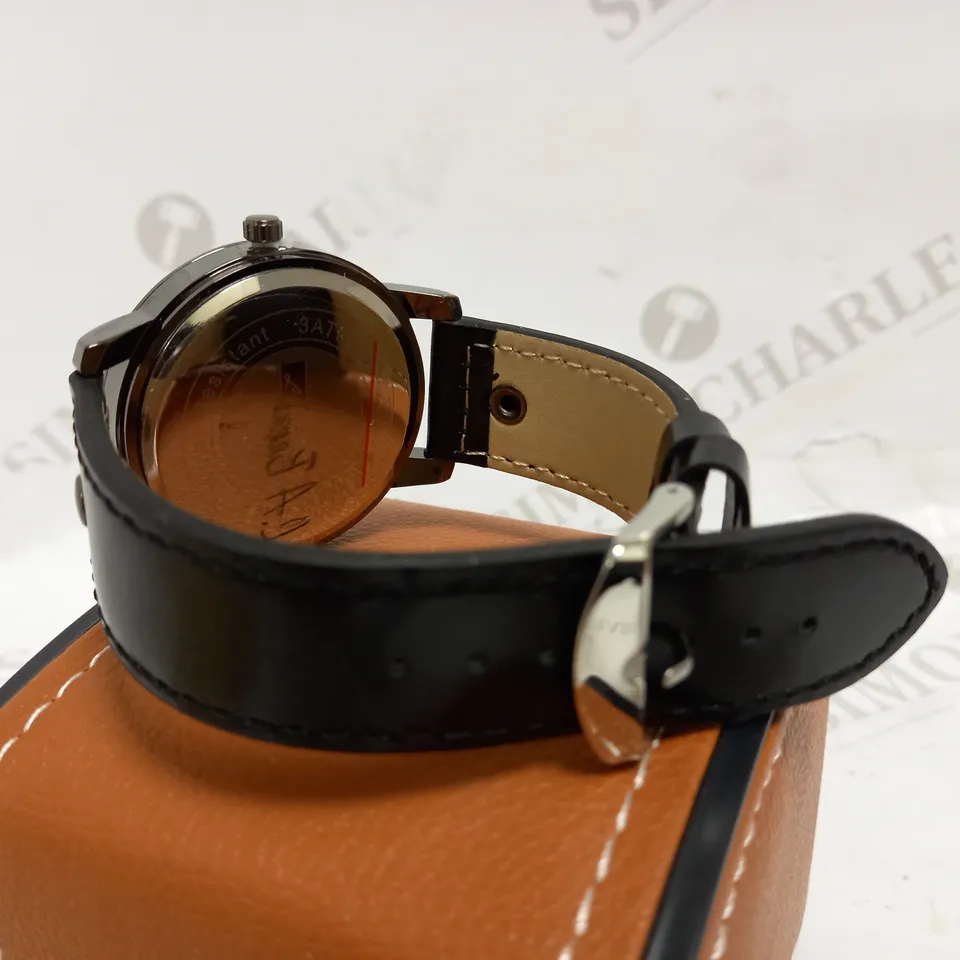 LA BANUS BLACK & WHITE DIAL LEATHER STRAP WRISTWATCH 