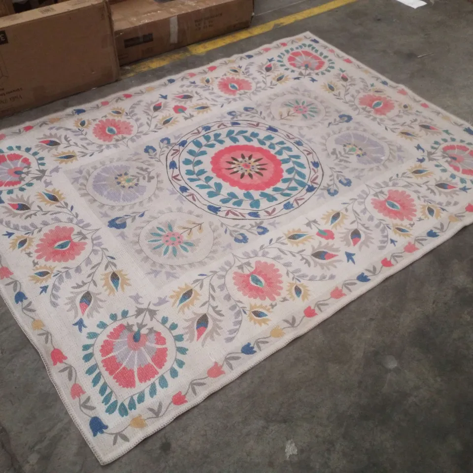 QUALITY DESIGNER AREA RUG APPROXIMATELY 160×220CM