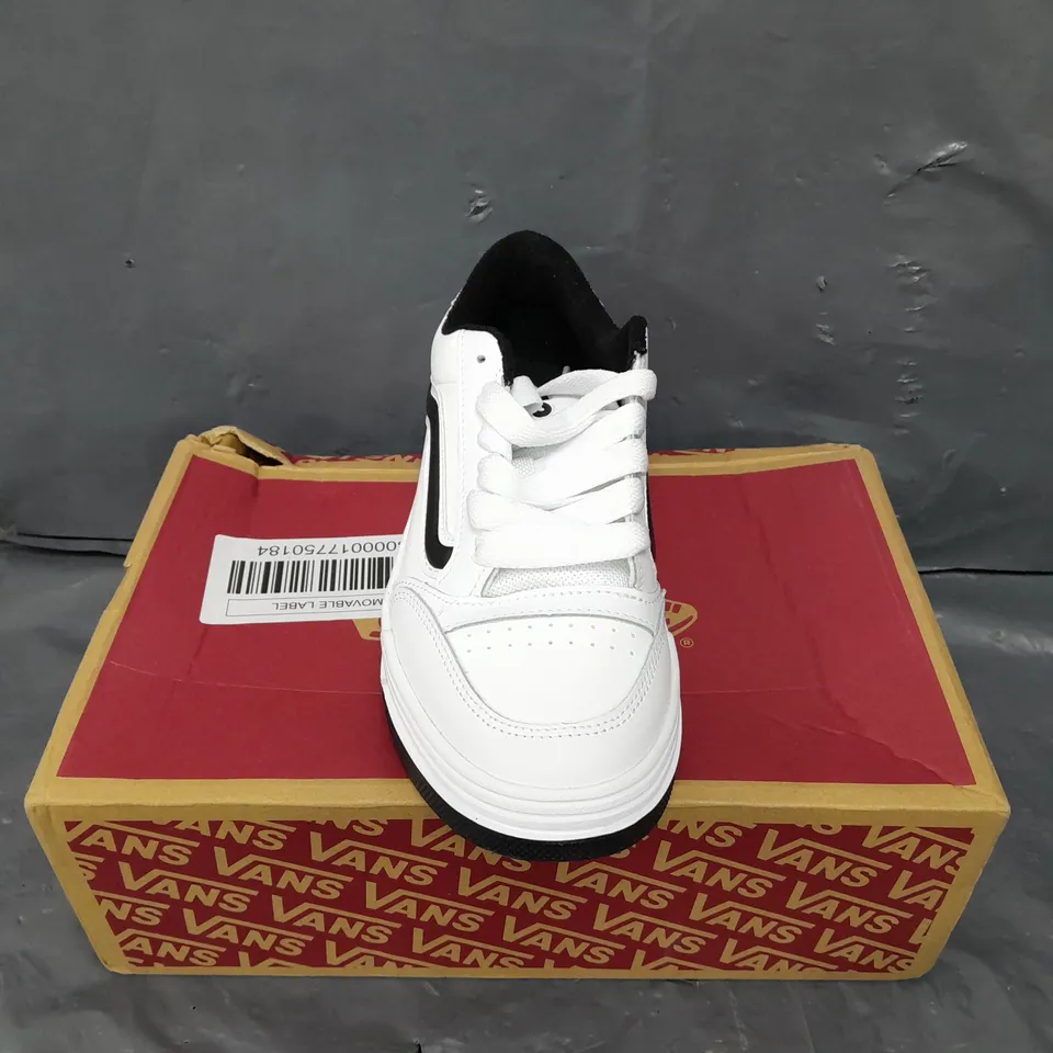 BOXED PAIR OF VANS HYLANE TRAINERS IN WHITE/BLACK - 5