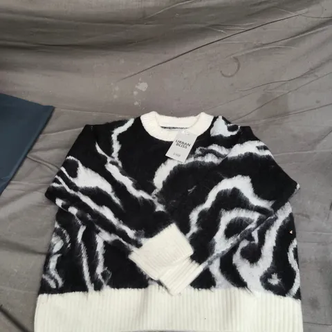 URBAN BLISS ZEBRA PRINT OVERSIZED JUMPER – SIZE S