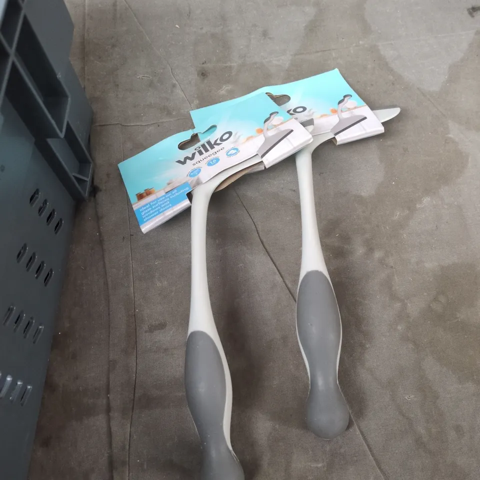 TOTE OF APPROXIMATELY 12 ASSORTED ITEMS TO INCLUDE: WILKO SQUEEGEE