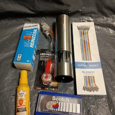 APPROXIMATELY 15 ASSORTED HOUSEHOLD ITEMS TO INCLUDE DUPOINT WIRES, LED LIGHTS, PEPPER GRINDER ETC 