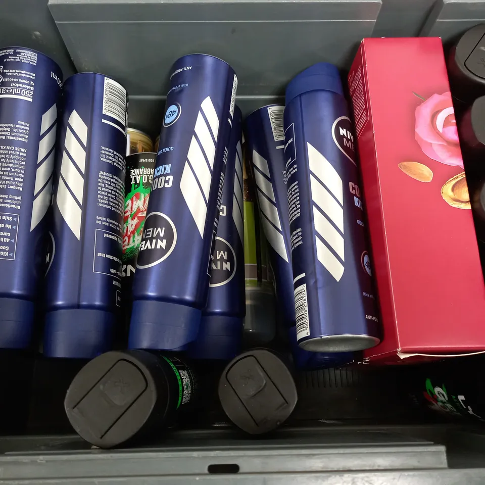 BOX OF APPROX 15 ASSORTED AEROSOLS TO INCLUDE - LYNX AFRICA - MATT VARNISH - NIVEA MEN COOL KICK ECT