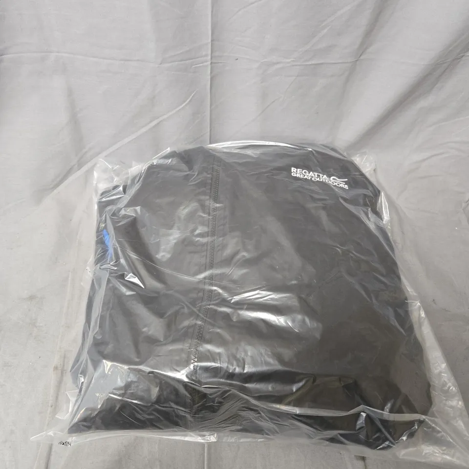 REGATTA JUNIOR WATERPROOF CHANGING ROBE - BLACK, 9-13 YEARS