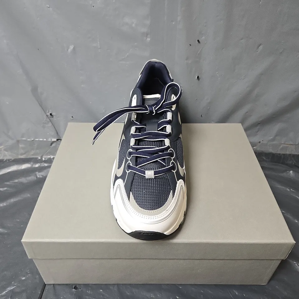 BOXED PAIR OF CLEENS PULSE RUNNER TRAINERS IN MIDNIGHT BLUE - UK 9