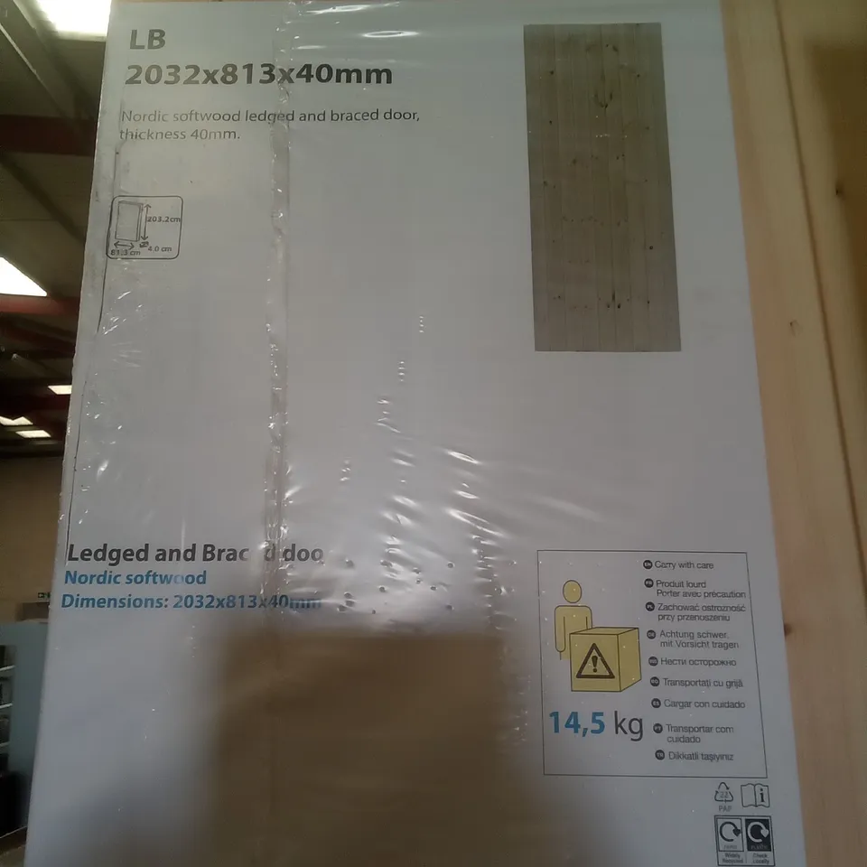 LB 2032 X 813MM NORDIC SOFTWOOD EDGED AND BRACED DOOR 