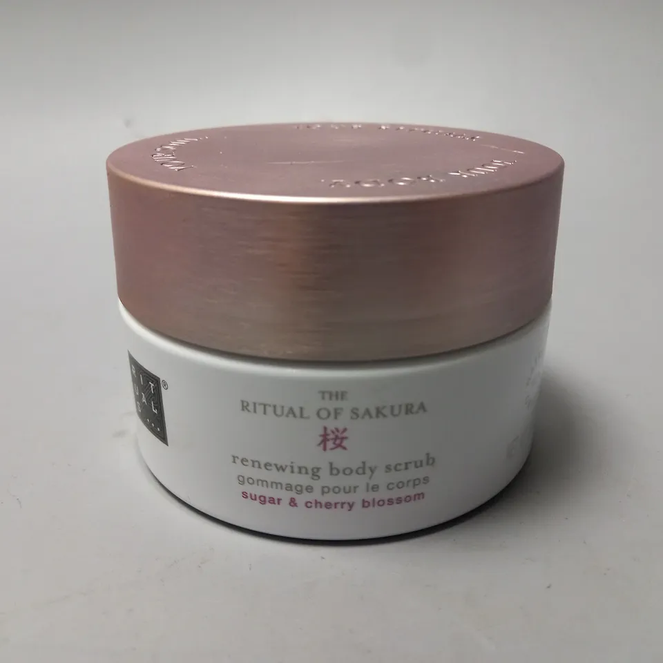 THE RITUAL OF SAKURA RENEWING BODY SCRUB (250g)