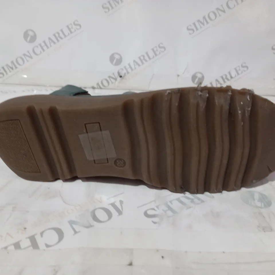 GREEN LEATHER BOOTS SIZE 38