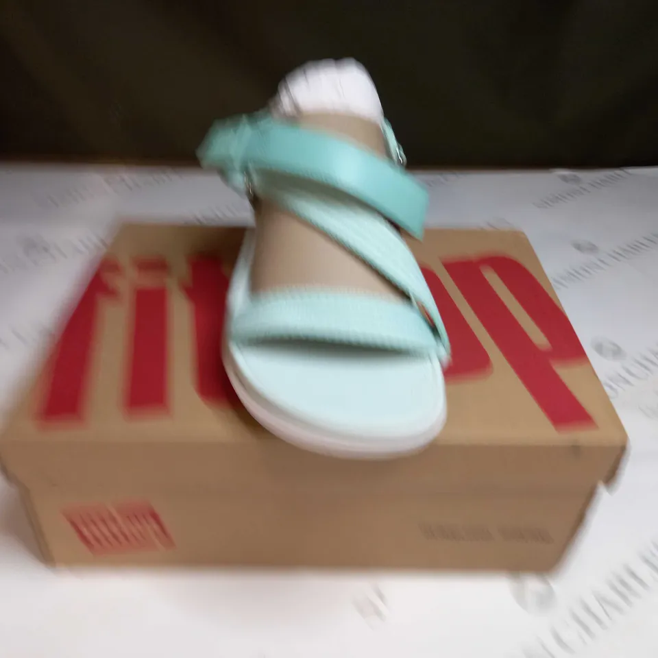 BOXED LOOSH WEBBING Z-STRAP SANDALS SIZE 6