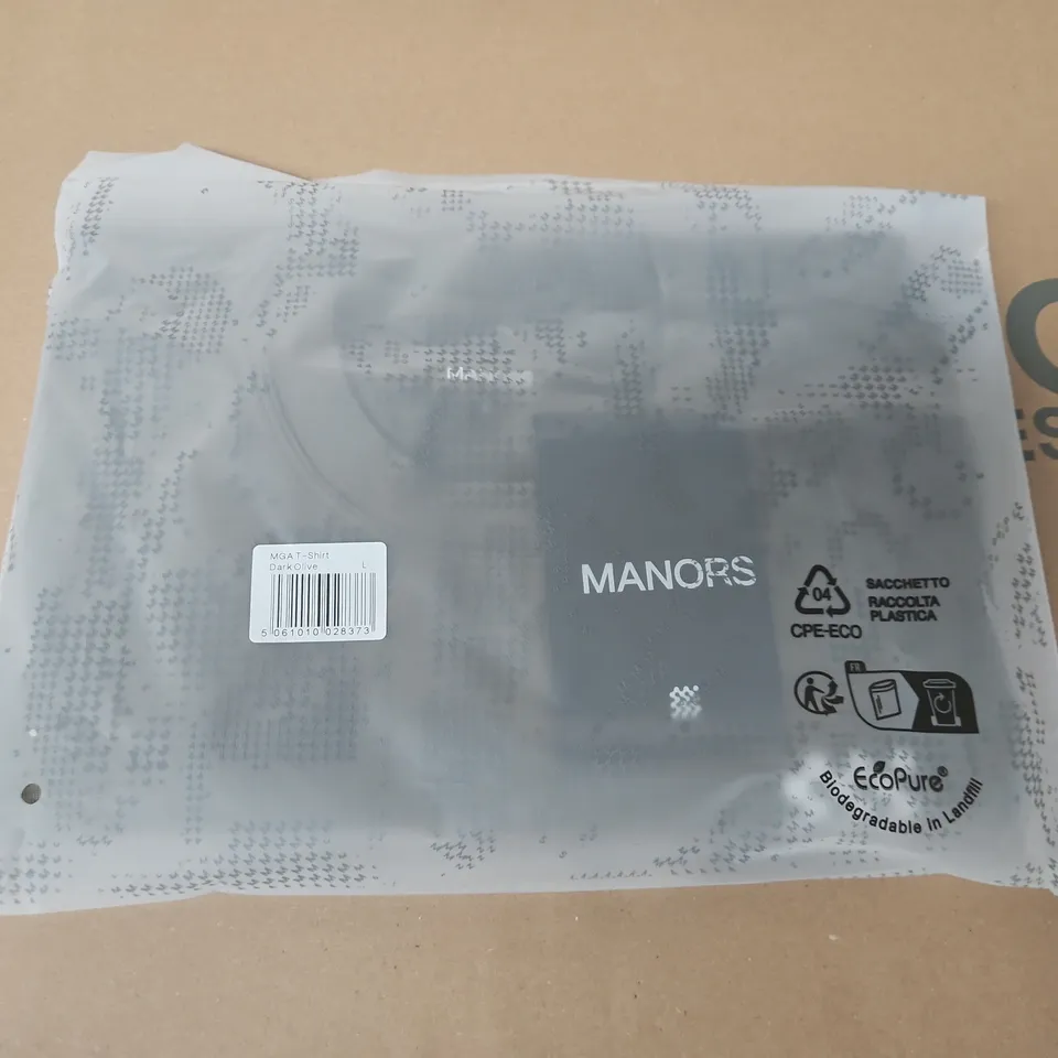 BAGGED MANORS MGA T-SHIRT IN DARK OLIVE - LARGE