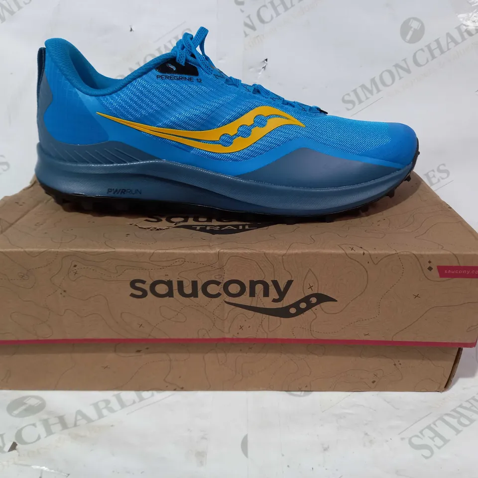 BOXED PAIR OF SAUCONY PEREGRINE 12 TRAINERS IN BLUE/YELLOW UK SIZE 9.5