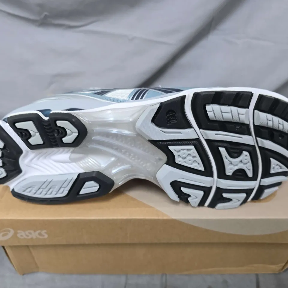 BOXED PAIR OF ASICS KAYANO TRAINERS IN BLUE/WHITE - UK 7