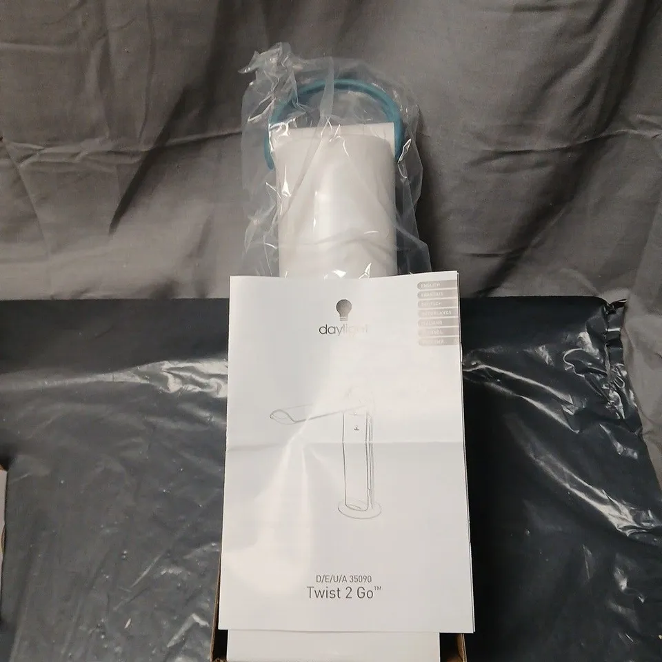 DAYLIGHT TWIST 2 GO RECHARGEABLE LAMP – WHITE WITH BLUE BASE