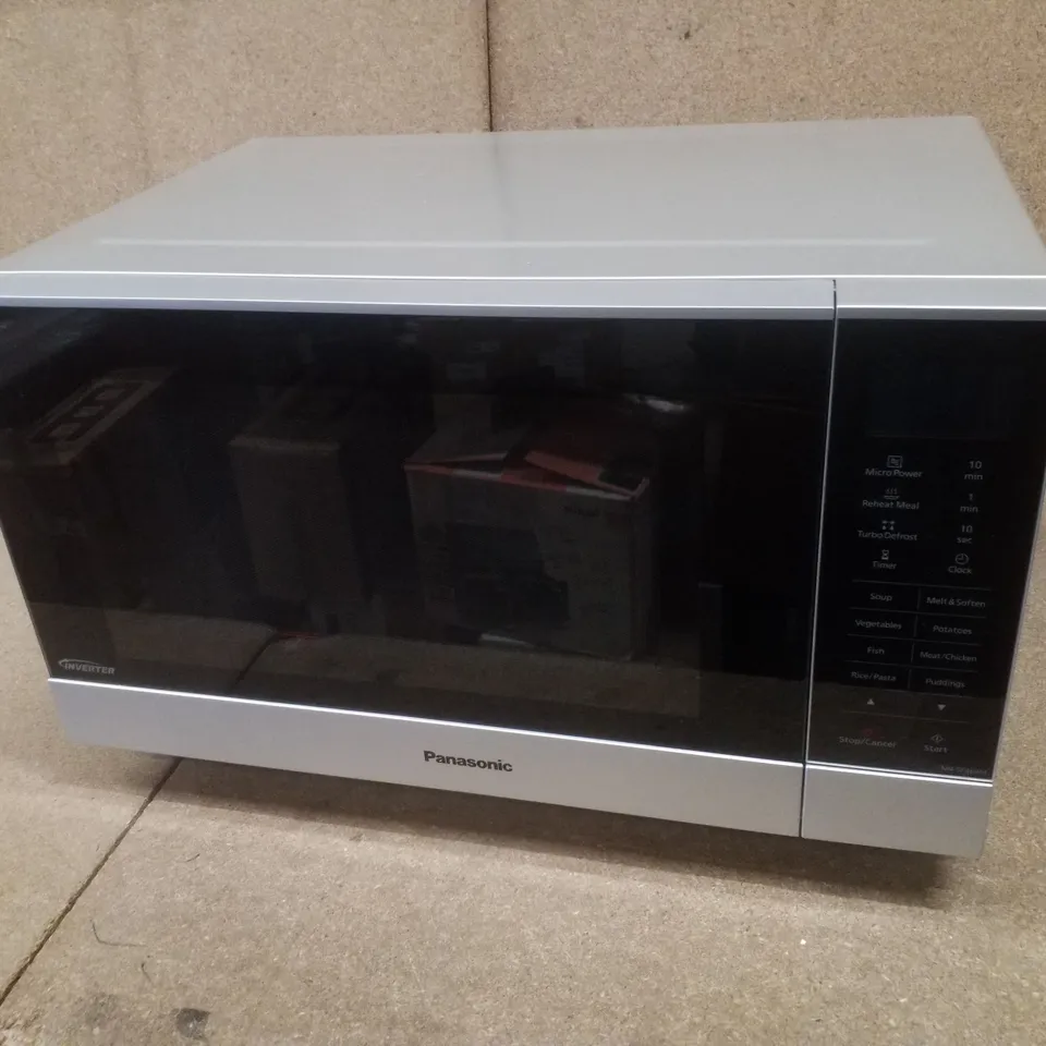 BOXED PANASONIC NN-SF464MBPQ SOLO MICROWAVE - SILVER