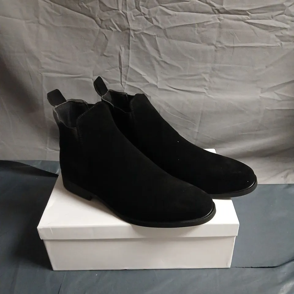 HAMPTONS CONZURI BLACK SUEDE CHELSEA ANKLE BOOT (WOMEN'S) SIZE 9