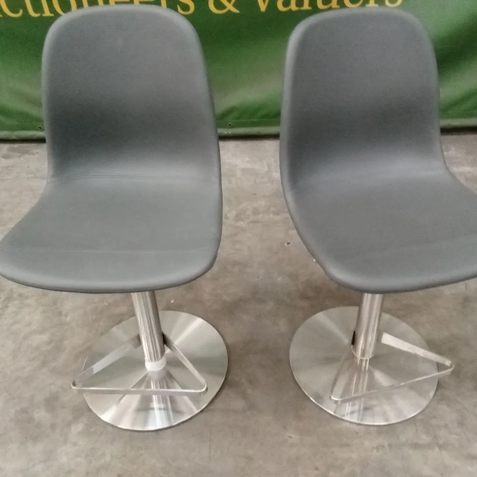 SET OF 2 ZARAGOSA BAR STOOLS IN GREY PU LEATHER AND SILVER BASE