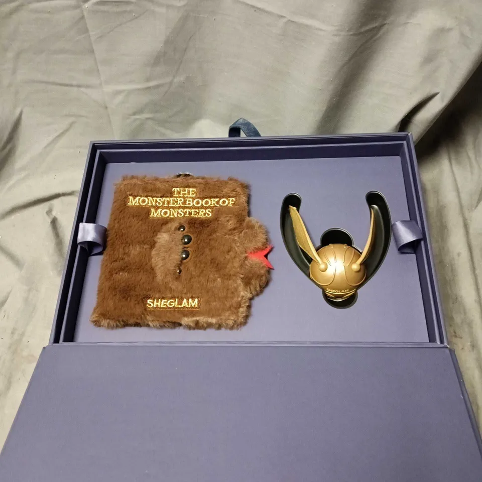 HARRY POTTER MONSTER BOOK OF MONSTERS SET BY SHEGLAM (HOGWARTS)